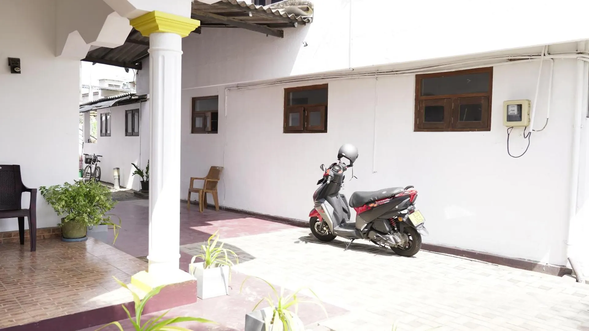 Araliya Golden Hotel 니곰보 2*,  스리랑카