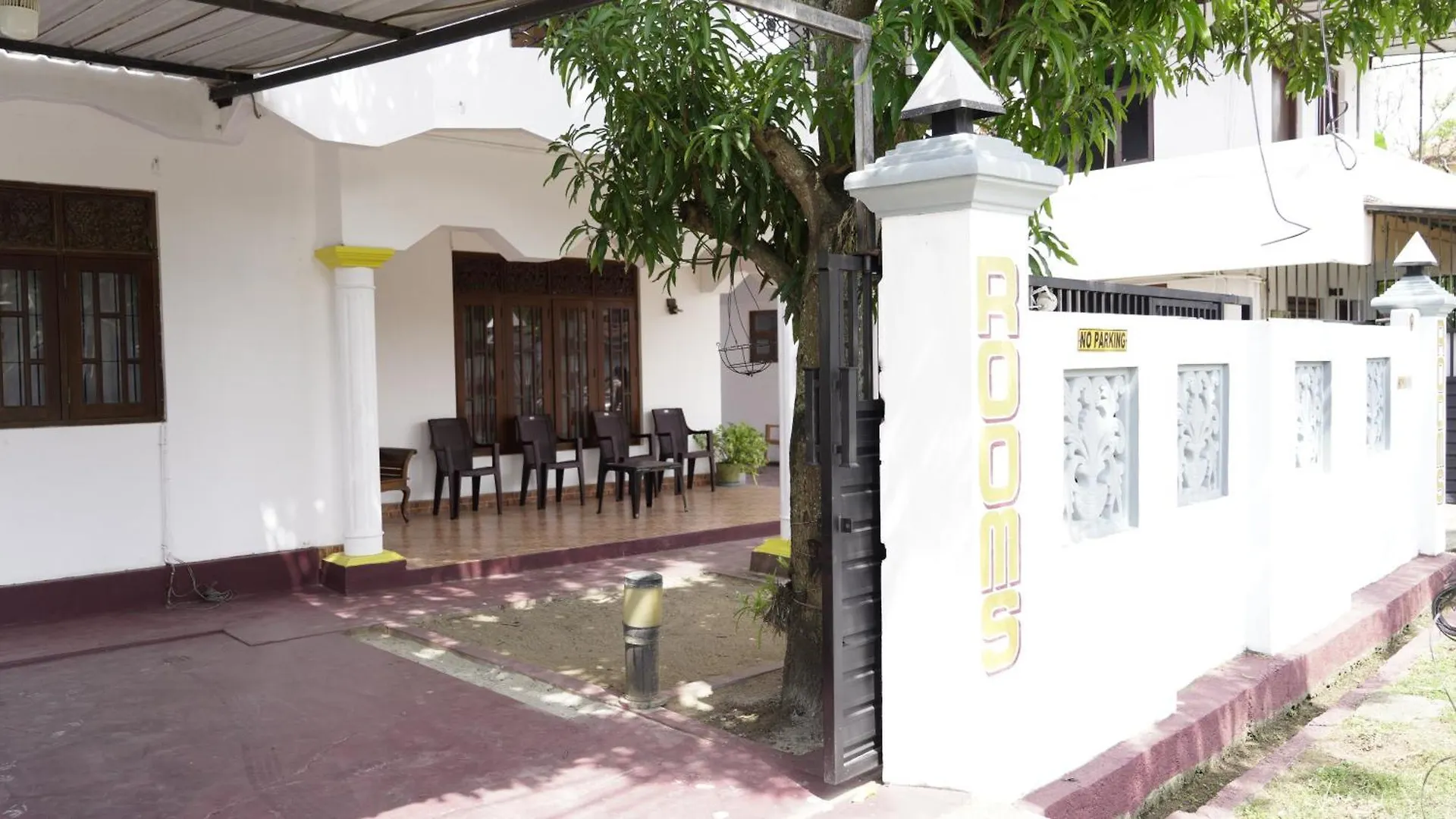 Araliya Golden Hotel 니곰보